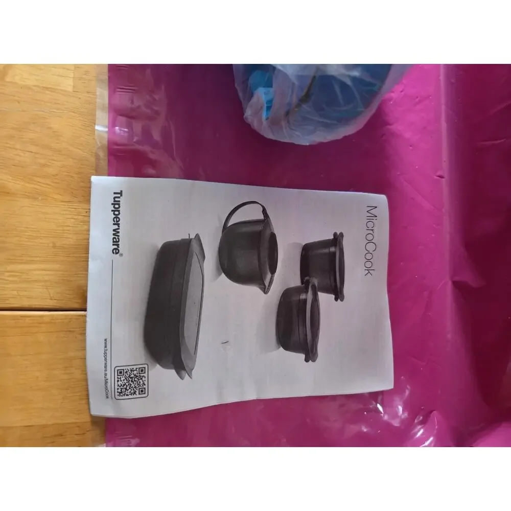 Tupperware MicroCook Blue 1Qt Microwave Cooker Container w/ Lid + Booklet